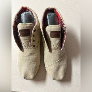 Mens size 13 Toms shoes